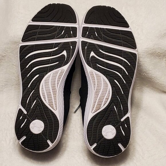Under Armour Charge Pursuit Athletic Shoes -Like New - Picture 6 of 10